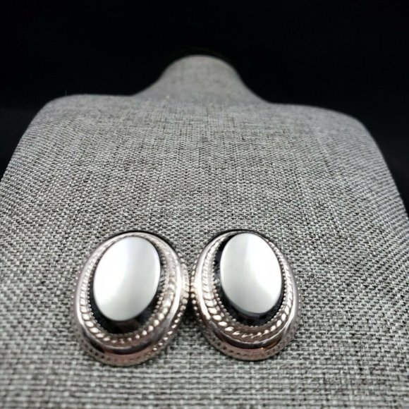 Vtg Whiting & Davis Co Hematite Clip On Earrings - Picture 3 of 12